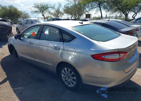 2016 Ford Fusion S z USA, uszkodzony, nr VIN 3FA6P0G79GR247381